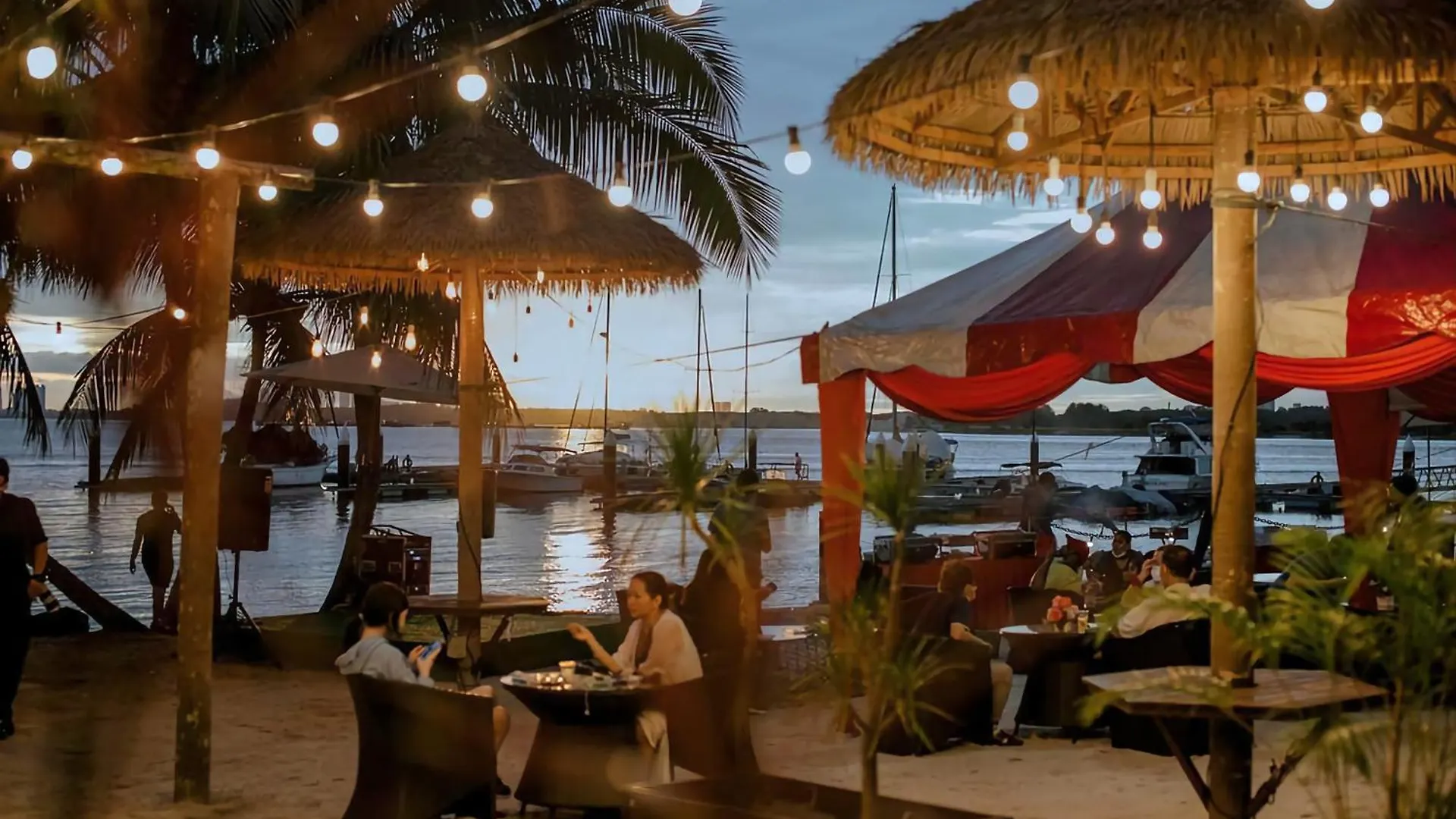 Beachfront Seaview W Projector 6-8 Pax, 3 Rooms. Johor Bahru 0*,  Malaysia