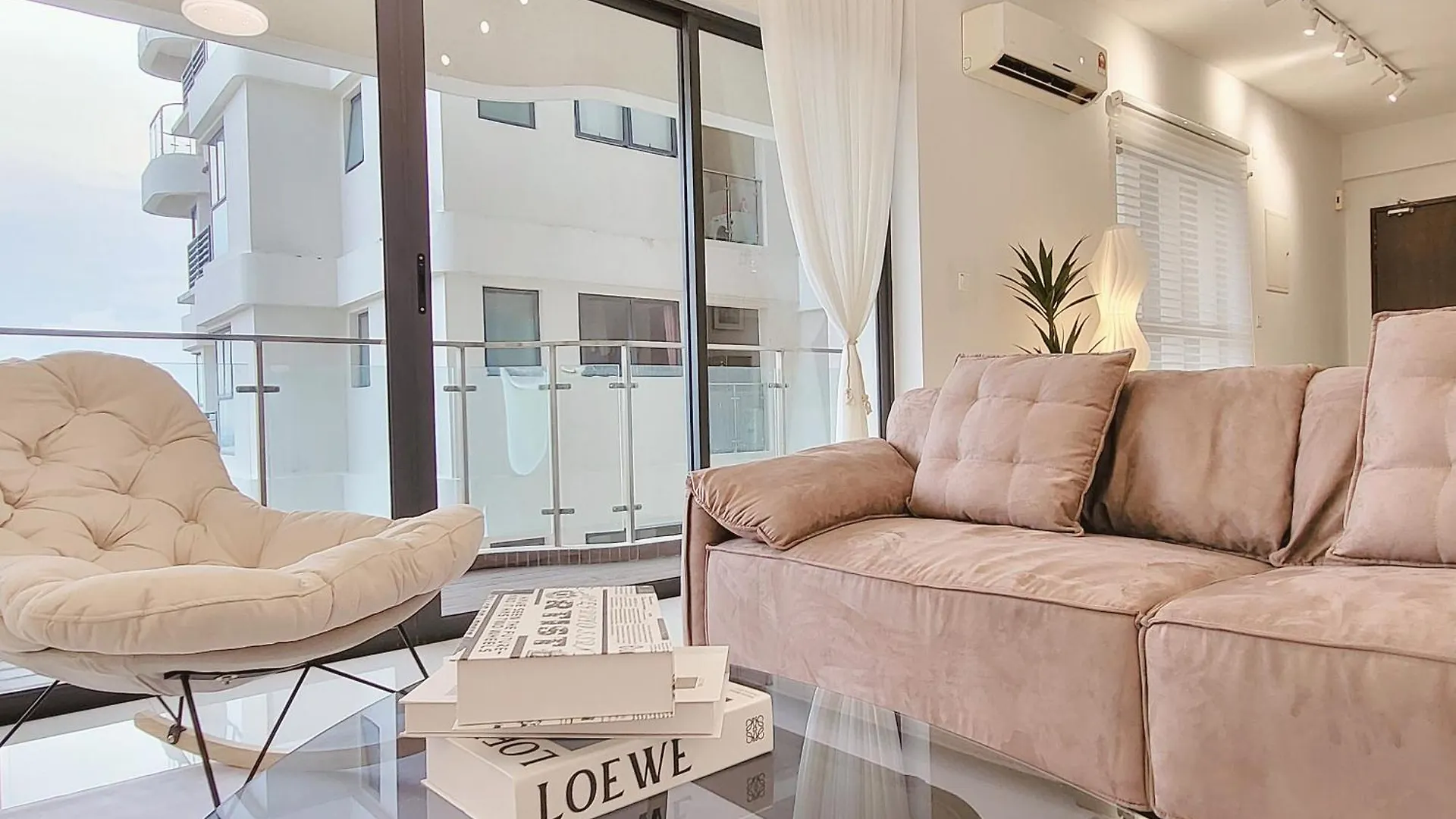 Beachfront Seaview W Projector 6-8 Pax, 3 Rooms. Johor Bahru Apartment