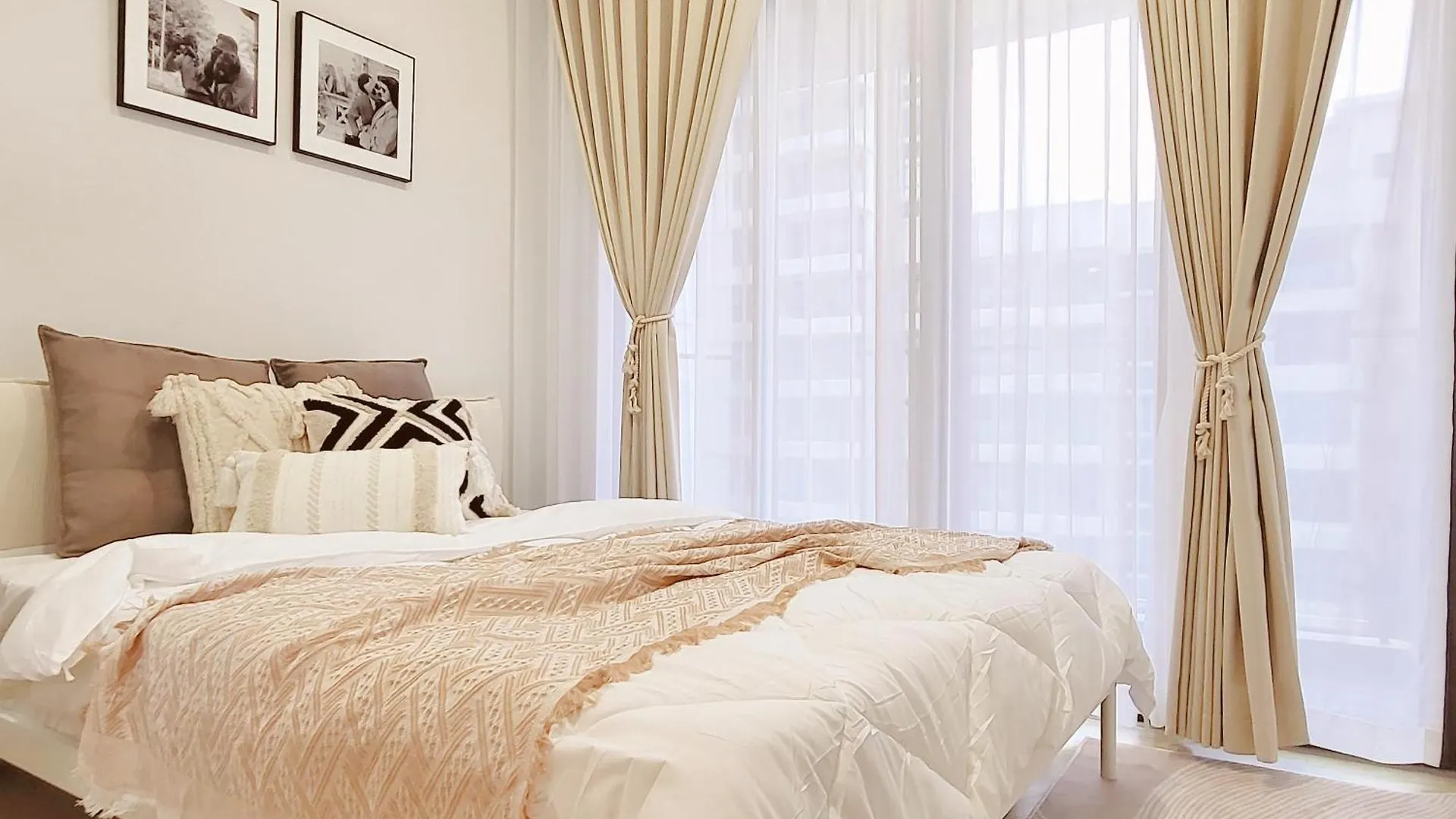 Beachfront Seaview W Projector 6-8 Pax, 3 Rooms. Johor Bahru